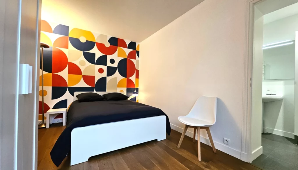 Chambre rénovée dans un appartement issu d’une division immobilière