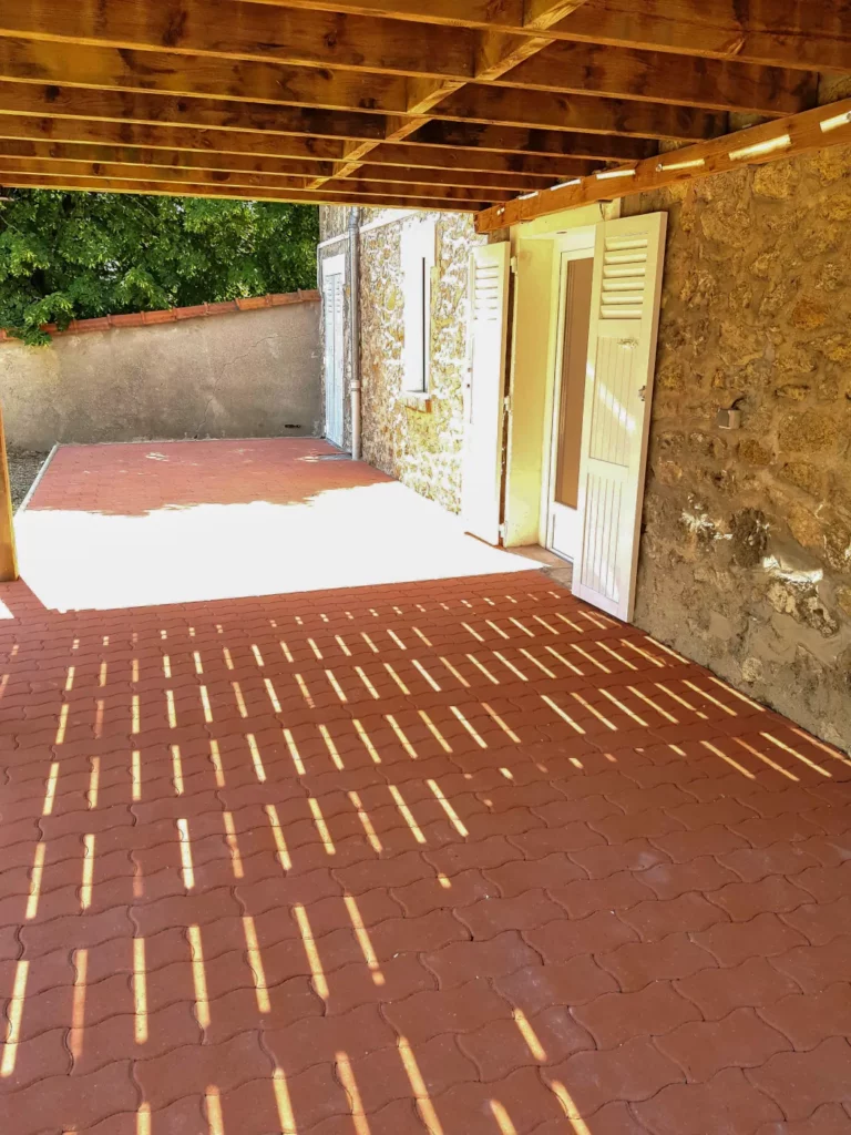 Terrasse privative créée lors de la rénovation d’un immeuble ancien