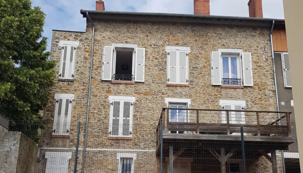 Immeuble de rapport rénové et valorisé par marchand de biens en Île-de-France