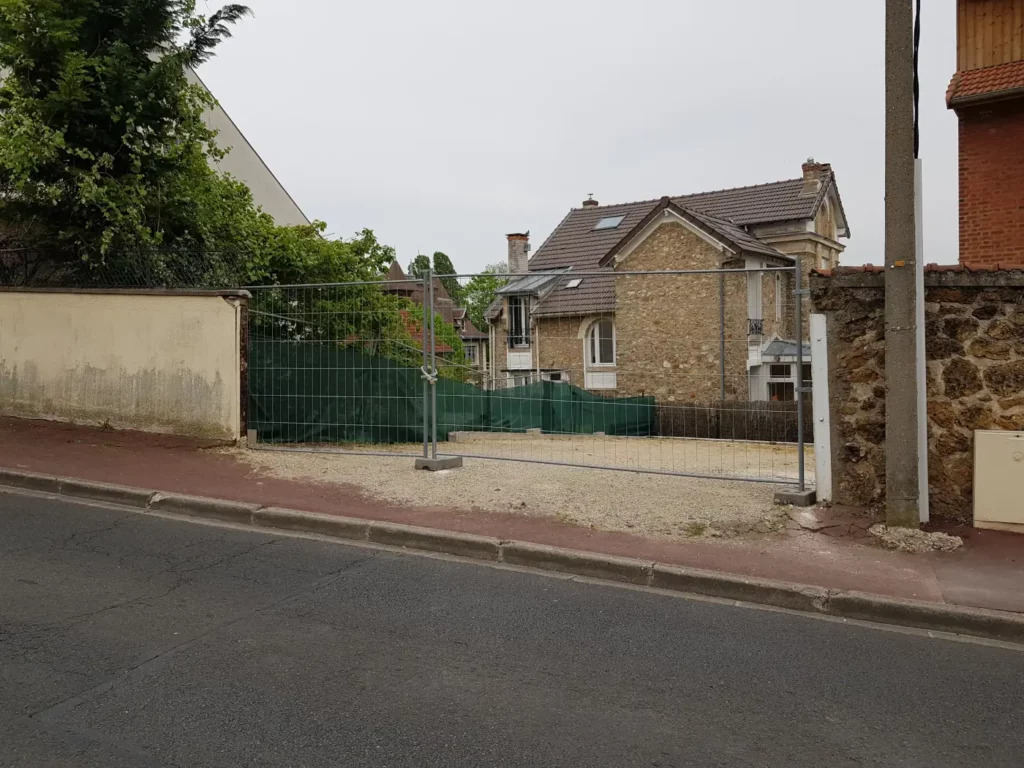 Terrain à bâtir avant division et obtention d’un permis de construire en région parisienne
