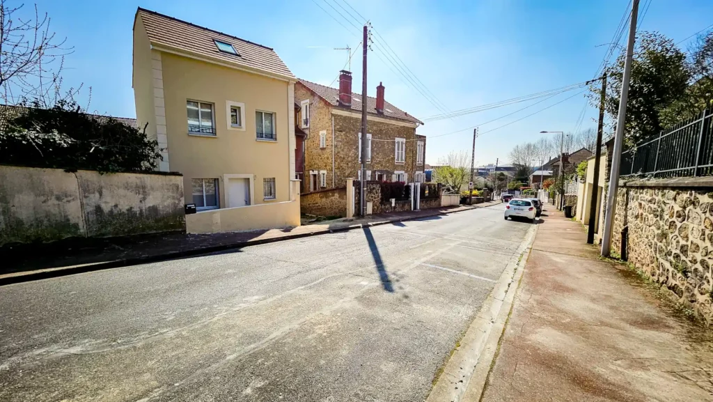 Maison construite après vente d’un terrain avec permis de construire purgé